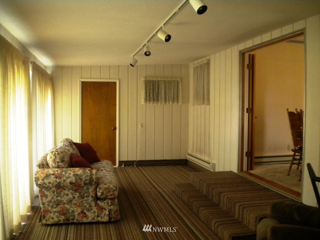 1237 Spruce Street Longview, WA 98632 - Photo 3 of 12 Gallery Image 3
