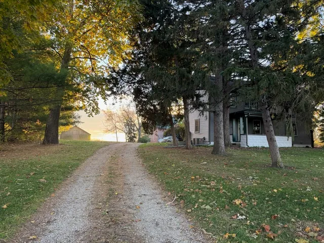 a view of a yard with a house