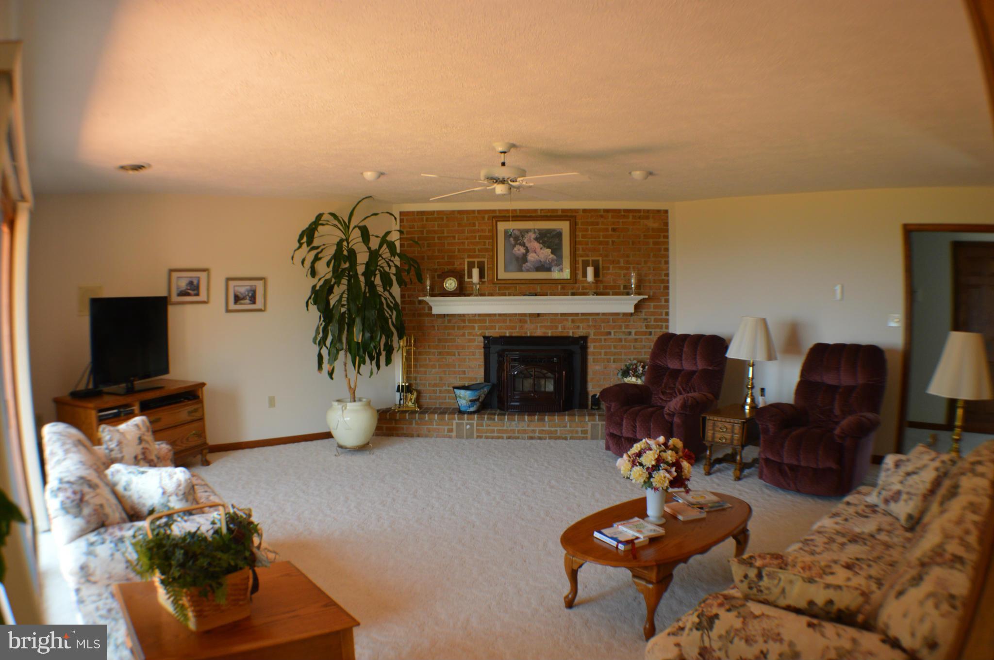 6130 Moser Road Boonsboro, MD 21713 - Photo 6 of 30 Living Room