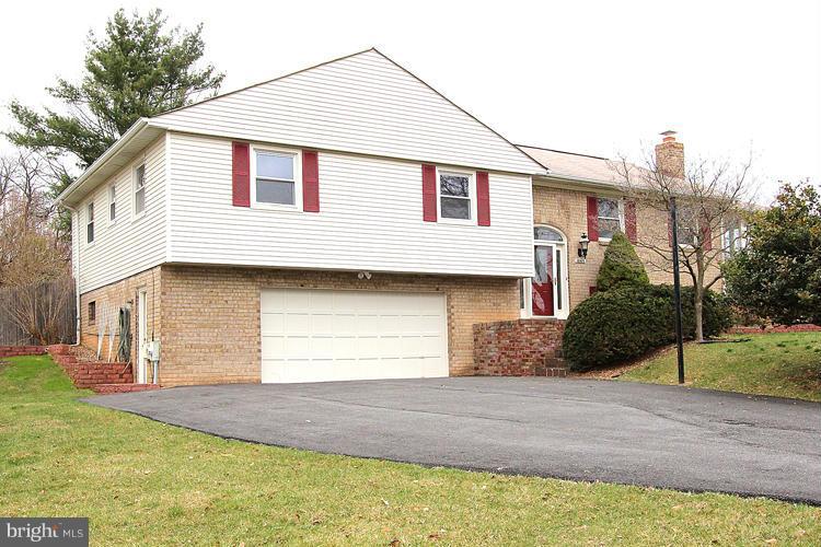 18905 Bloomfield Road Olney, MD 20832 - Photo 2 of 26 Exterior (Front)