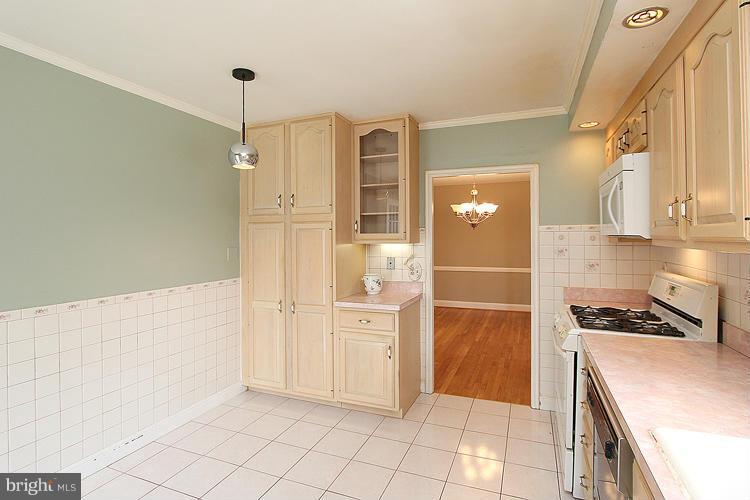18905 Bloomfield Road Olney, MD 20832 - Photo 11 of 26 Kitchen