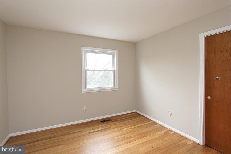 18905 Bloomfield Road Olney, MD 20832 - Photo 17 of 26 Bedroom