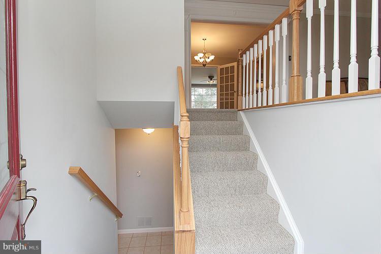 18905 Bloomfield Road Olney, MD 20832 - Photo 3 of 26 Interior (General)