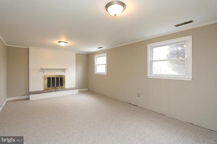 18905 Bloomfield Road Olney, MD 20832 - Photo 21 of 26 Family Room