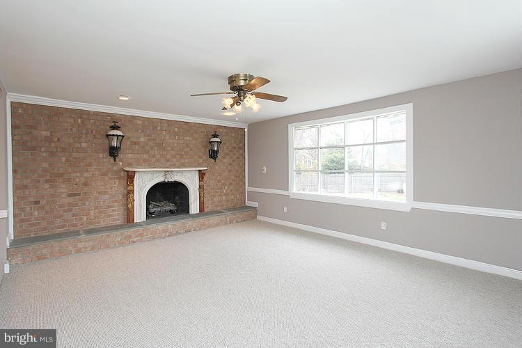18905 Bloomfield Road Olney, MD 20832 - Photo 8 of 26 Family Room