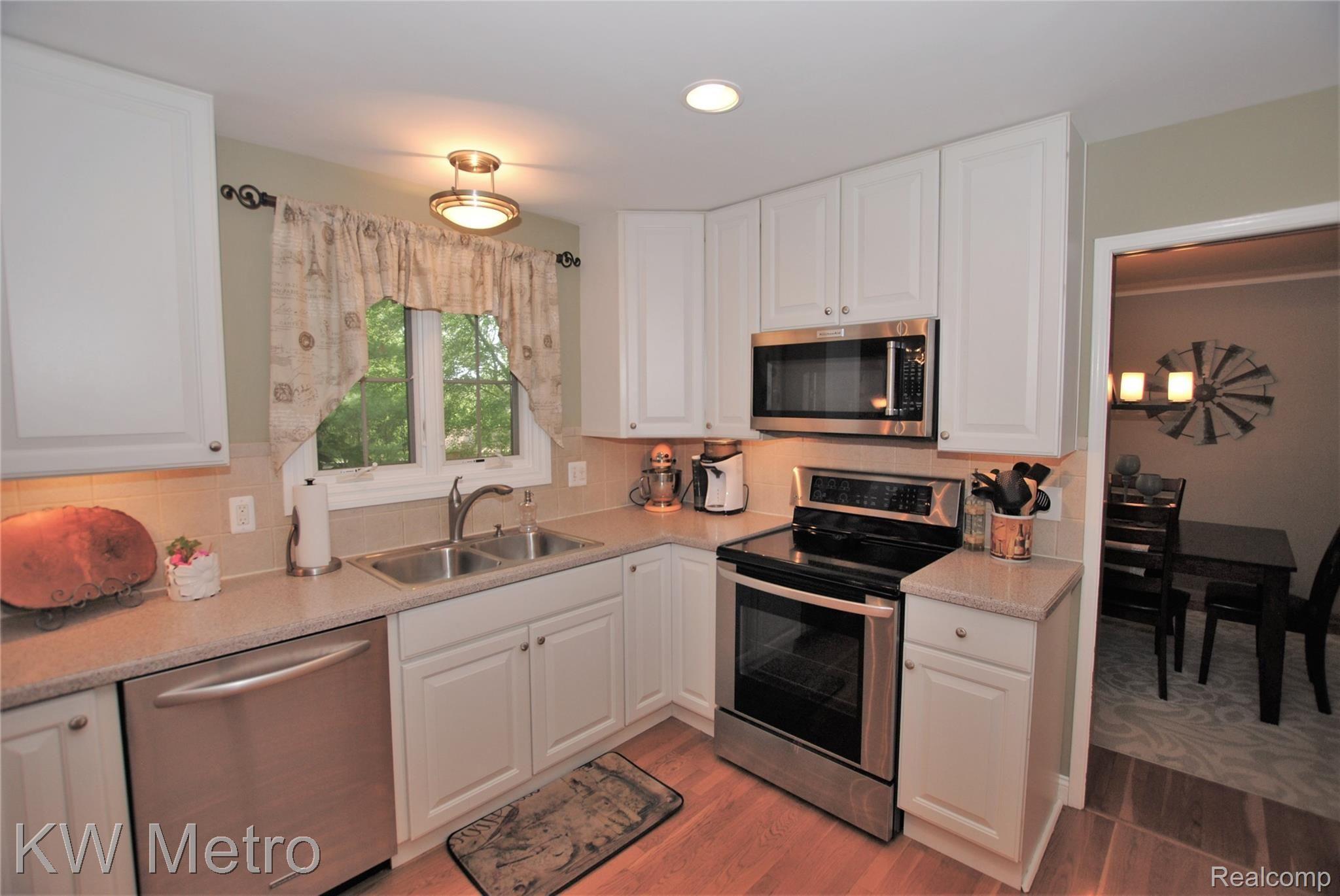 402 Millstone Court Rochester, MI 48309 - Photo 7 of 42 DSC_0014.JPG