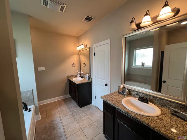 $1,950 | 42337 Lakestone Drive, Prairieville, LA 70769