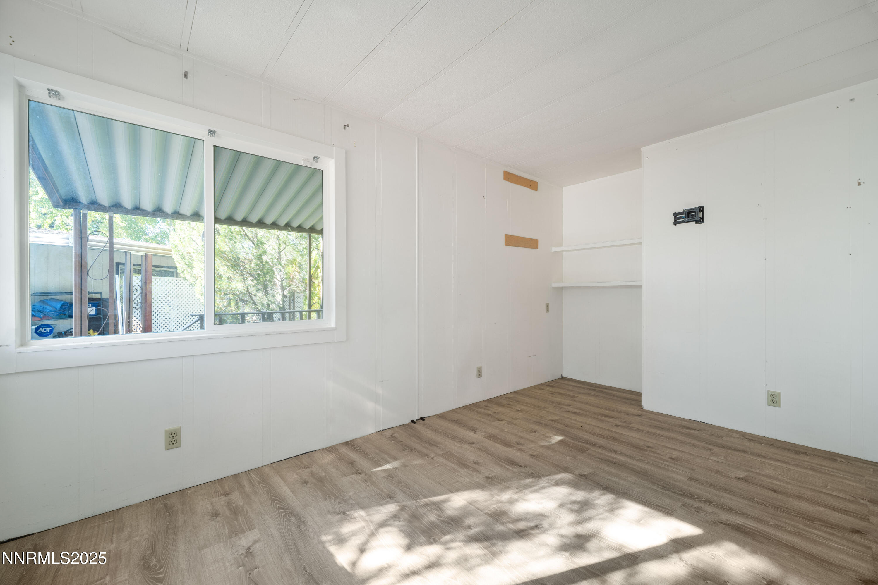 2524 Sneddon Way Carson City, NV 89706 - Photo 21 of 34 an empty room with a window