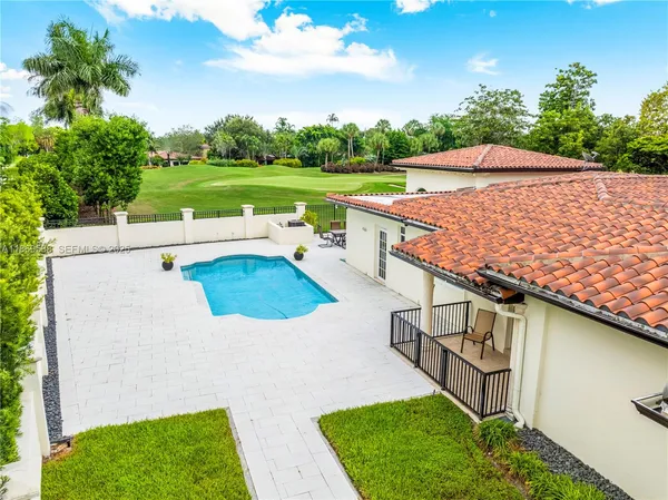 a view of a house with a big yard