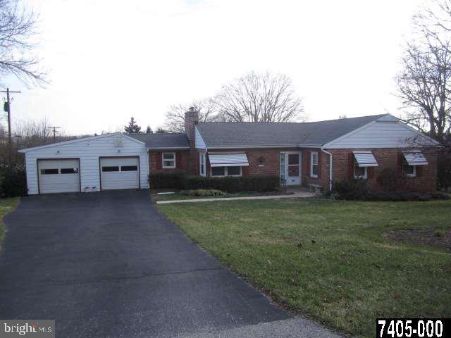 424 Corbin Road York, PA 17403 - Photo 1 of 17