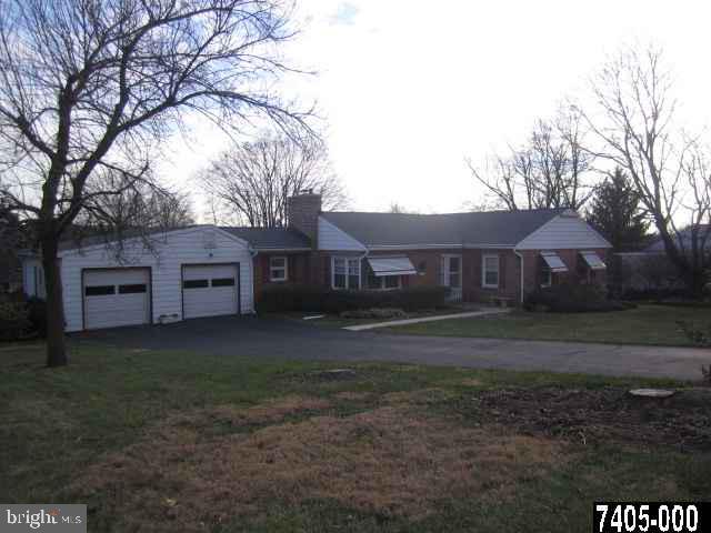 424 Corbin Road York, PA 17403 - Photo 2 of 17