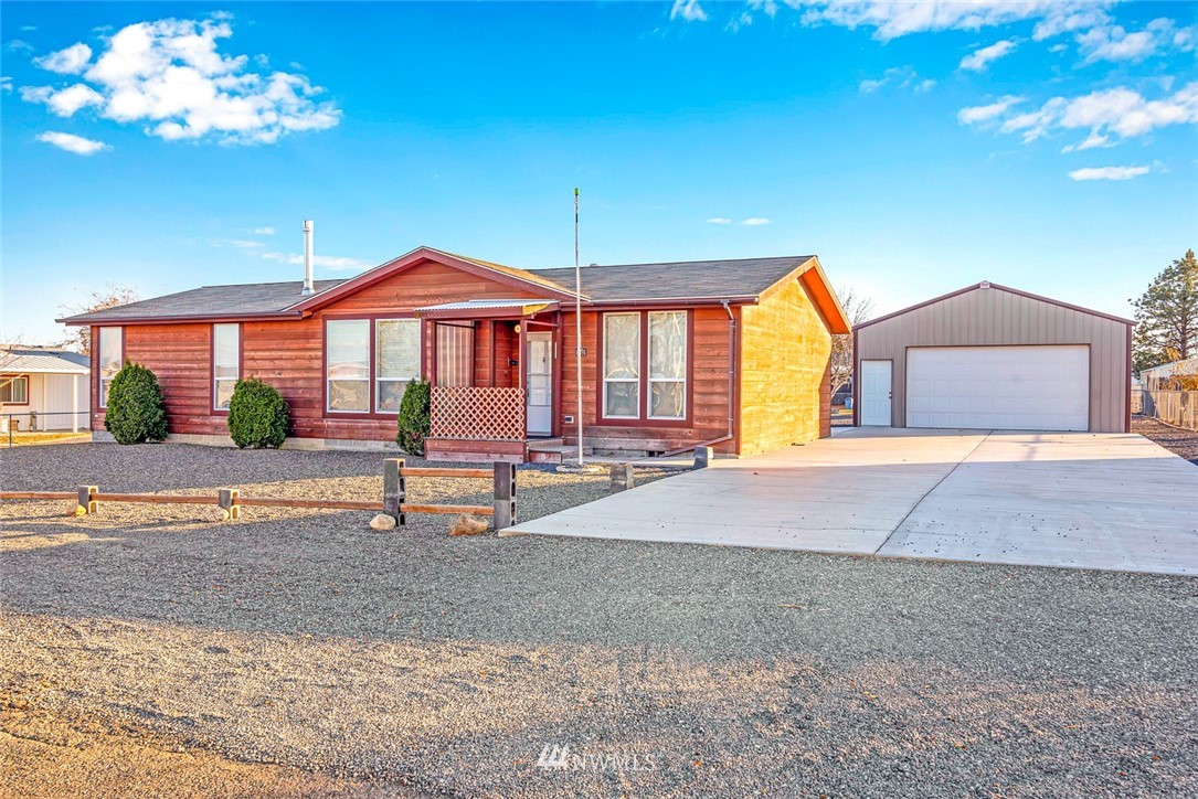 8691 Jean Road Northeast Moses Lake, WA 98837 - Photo 2 of 40 Gallery Image 2