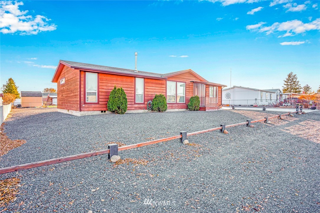 8691 Jean Road Northeast Moses Lake, WA 98837 - Photo 3 of 40 Gallery Image 3
