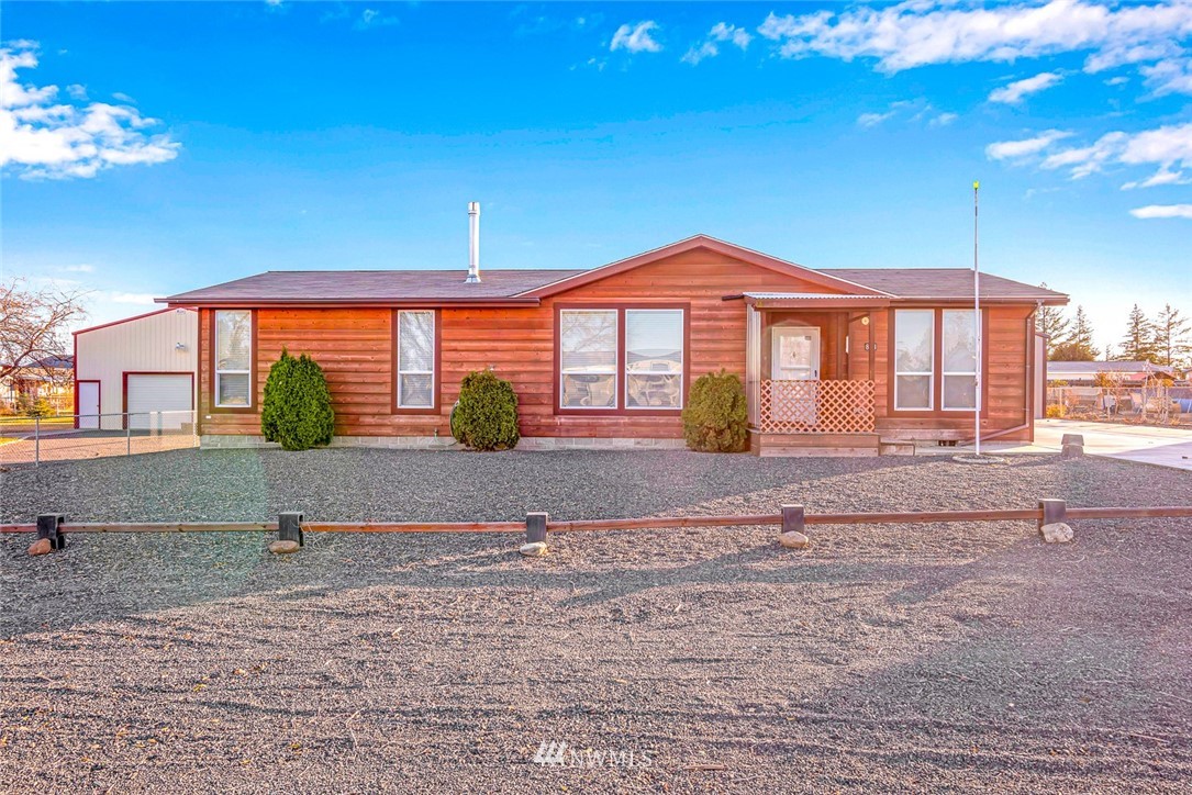 8691 Jean Road Northeast Moses Lake, WA 98837 - Photo 4 of 40 Gallery Image 4