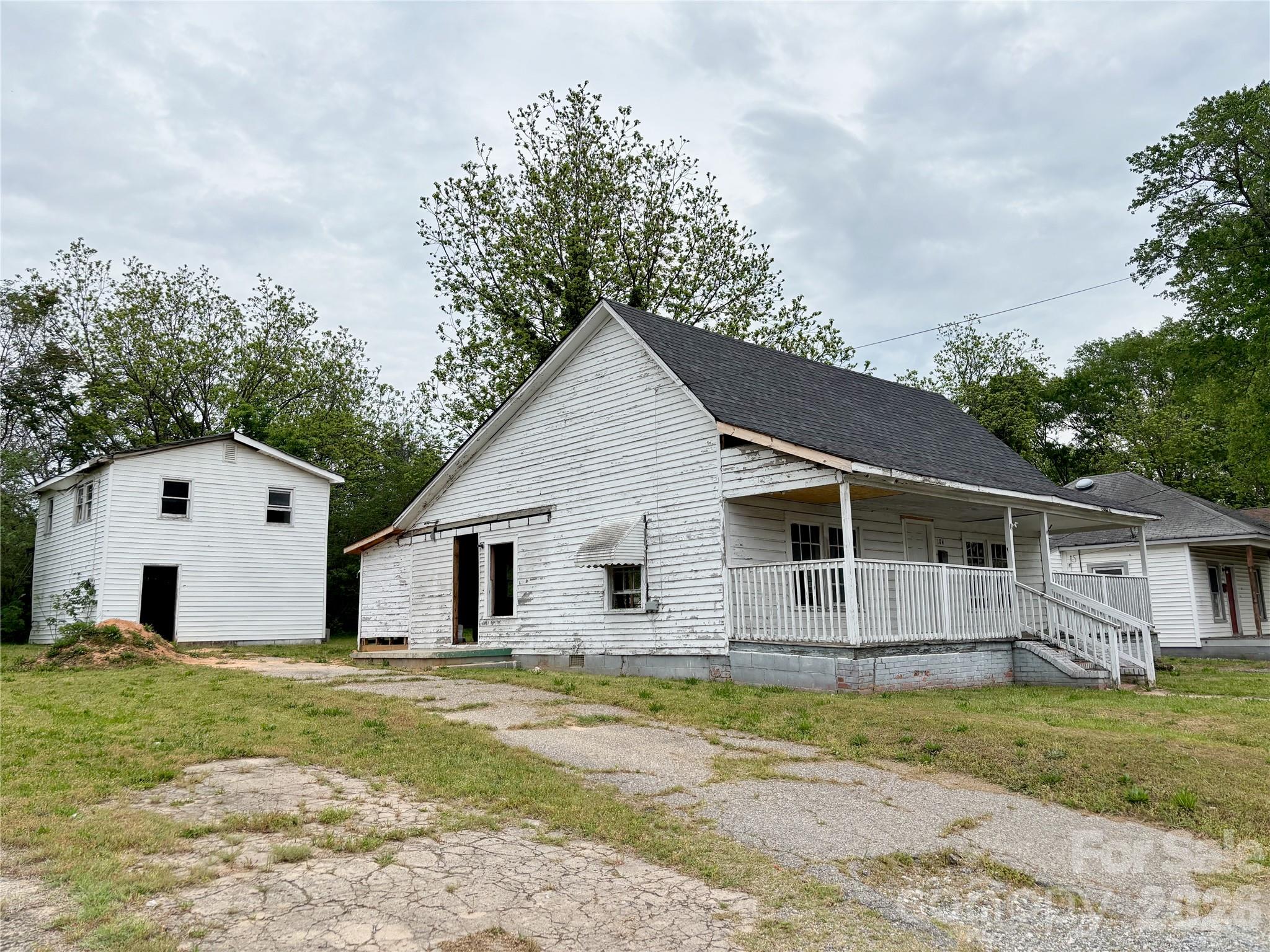 104 East Church Street Dallas, NC 28034 - Photo 2 of 7