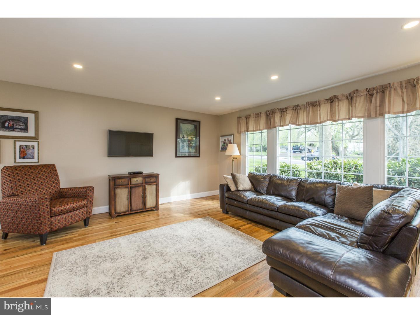 702 Fraser Road Glenside, PA 19038 - Photo 4 of 25 Gallery Image 4