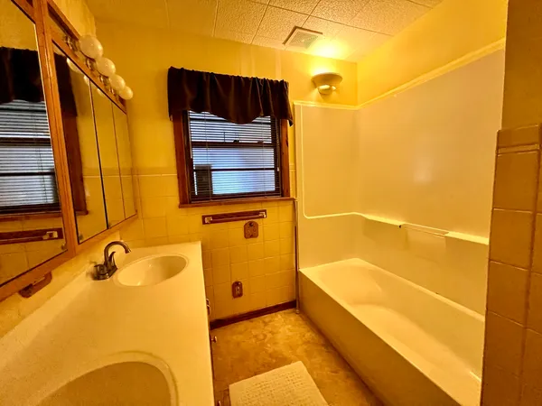 $144,900 | 977 North Oakland Avenue, Decatur, IL 62522