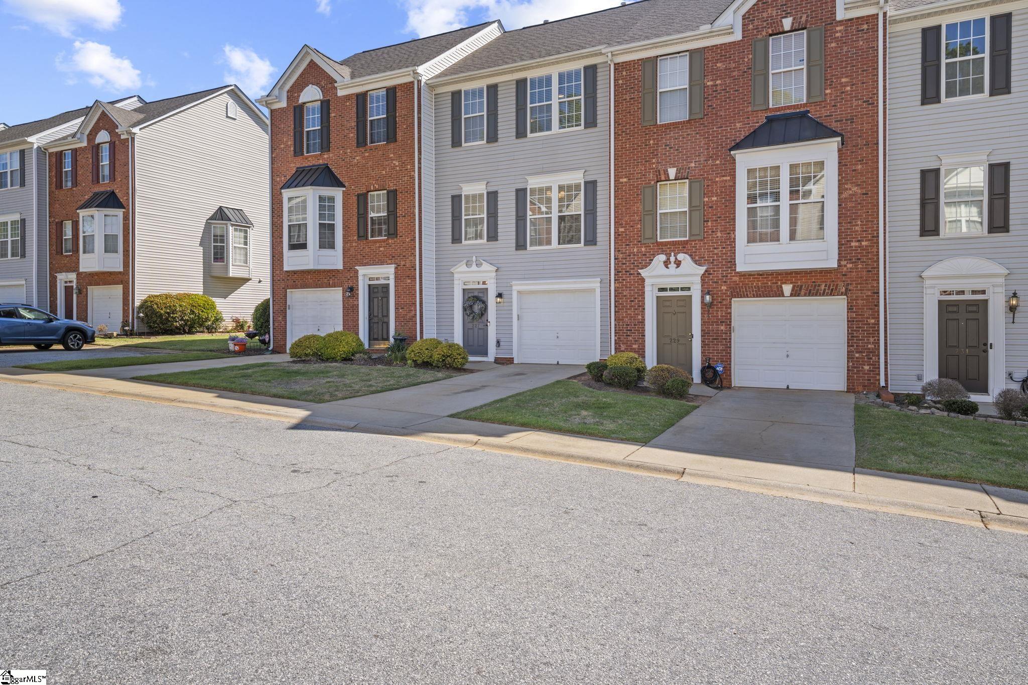 227 Cambria Court Mauldin, SC 29662 - Photo 2 of 31