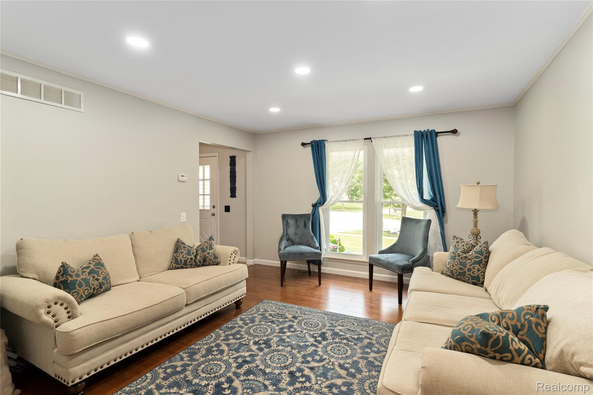 24595 Jamestowne Road Novi, MI 48375 - Photo 17 of 34 DSC09986.jpg