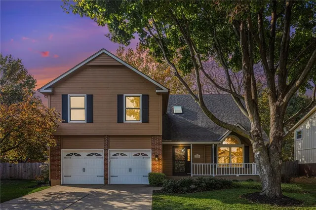 $442,000 | 15856 Glenwood, Overland Park, KS 66223