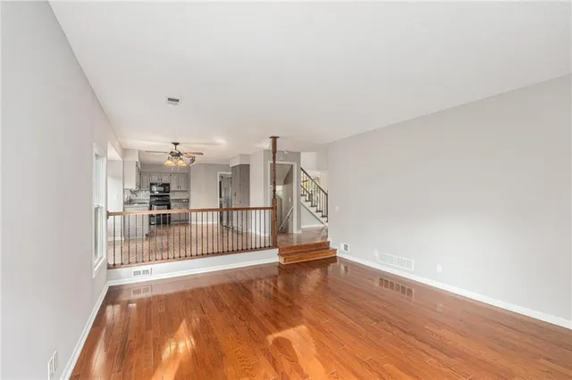 $442,000 | 15856 Glenwood, Overland Park, KS 66223