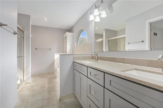 $442,000 | 15856 Glenwood, Overland Park, KS 66223