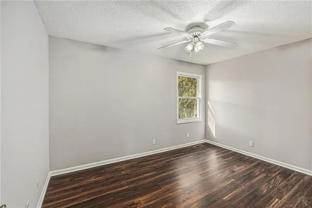 $442,000 | 15856 Glenwood, Overland Park, KS 66223