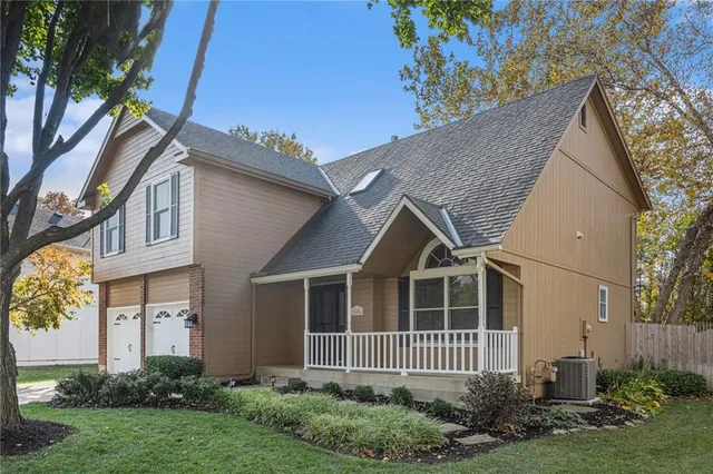 $442,000 | 15856 Glenwood, Overland Park, KS 66223