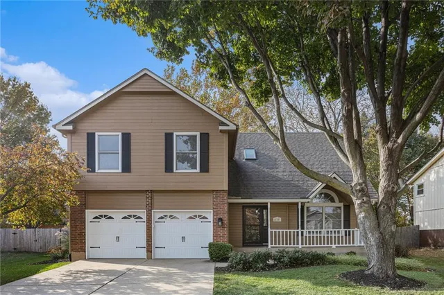 $442,000 | 15856 Glenwood, Overland Park, KS 66223