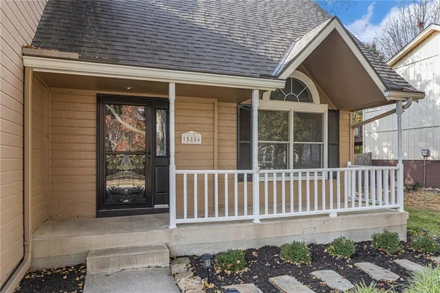 $442,000 | 15856 Glenwood, Overland Park, KS 66223