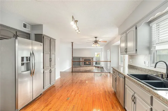 $442,000 | 15856 Glenwood, Overland Park, KS 66223