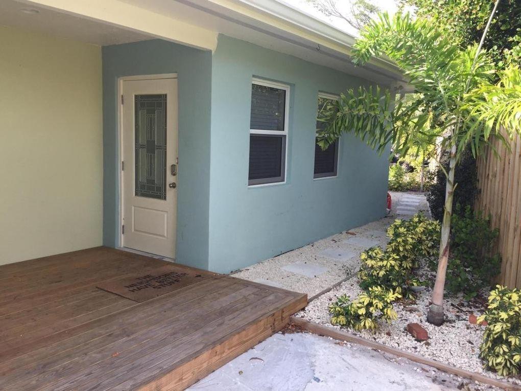 463 Newcastle Street Boca Raton, FL 33487 - Photo 2 of 12 front patio