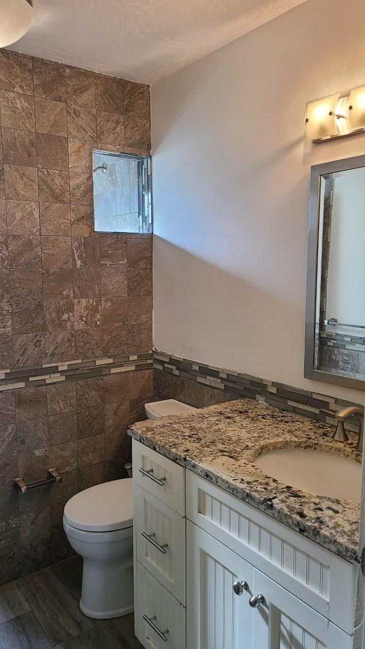 463 Newcastle Street Boca Raton, FL 33487 - Photo 9 of 12 newc9bath