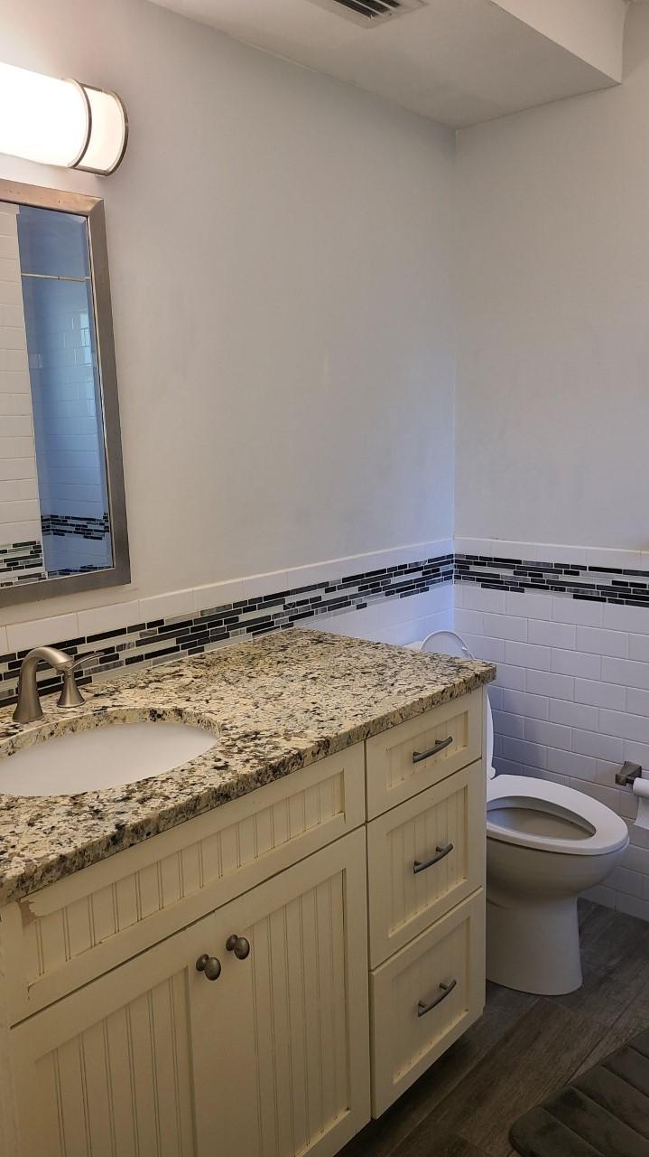 463 Newcastle Street Boca Raton, FL 33487 - Photo 10 of 12 newc11masterbath