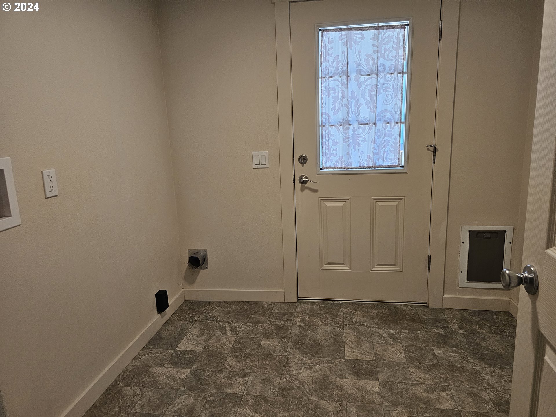 806 Southwest 10th Street Pendleton, OR 97801 - Photo 29 of 36 a view of an empty room