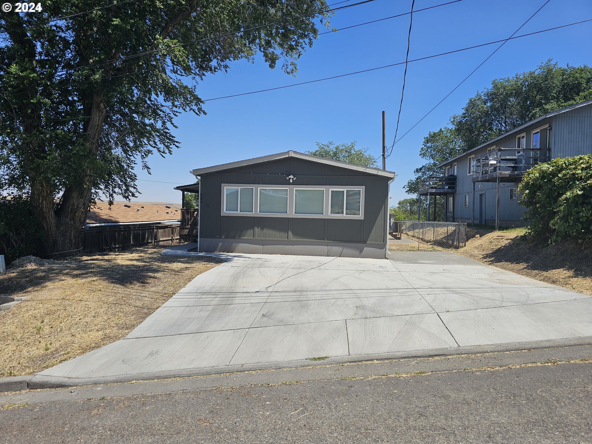 806 Southwest 10th Street Pendleton, OR 97801 - Photo 3 of 36 a front view of a house with a yard and garage