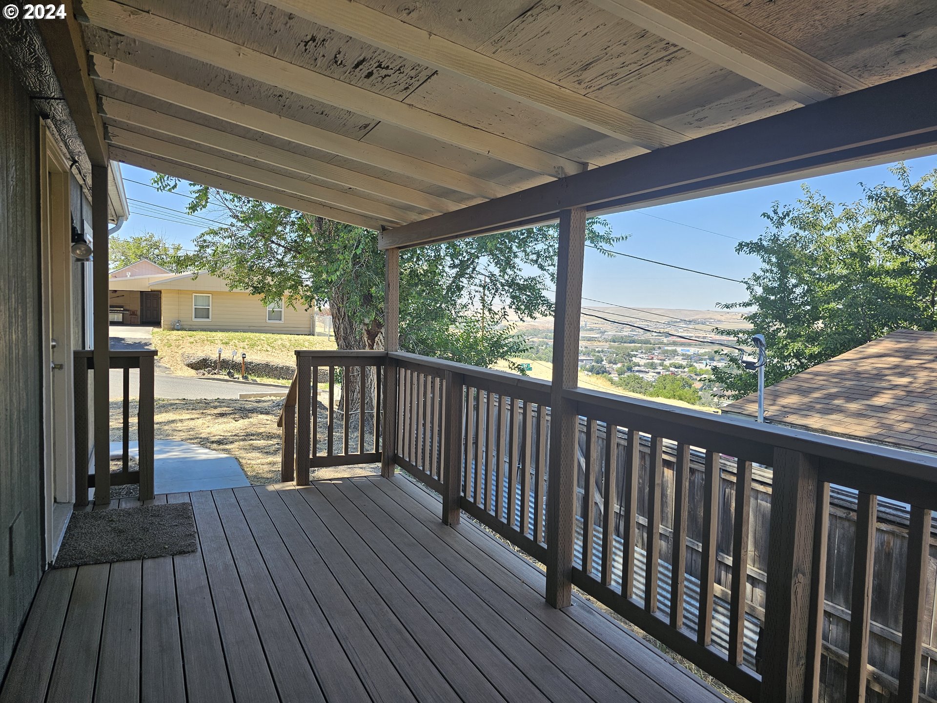 806 Southwest 10th Street Pendleton, OR 97801 - Photo 6 of 36 a view of balcony with wooden floor