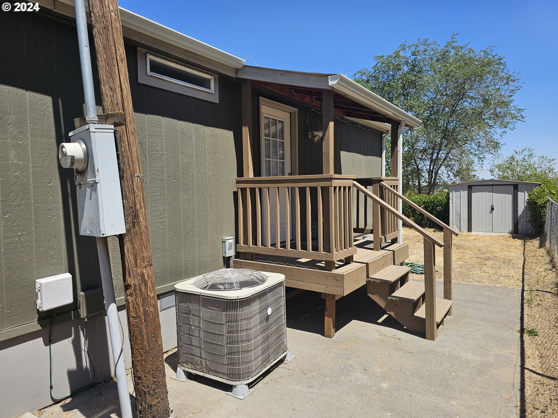 806 Southwest 10th Street Pendleton, OR 97801 - Photo 8 of 36 a view of balcony with furniture