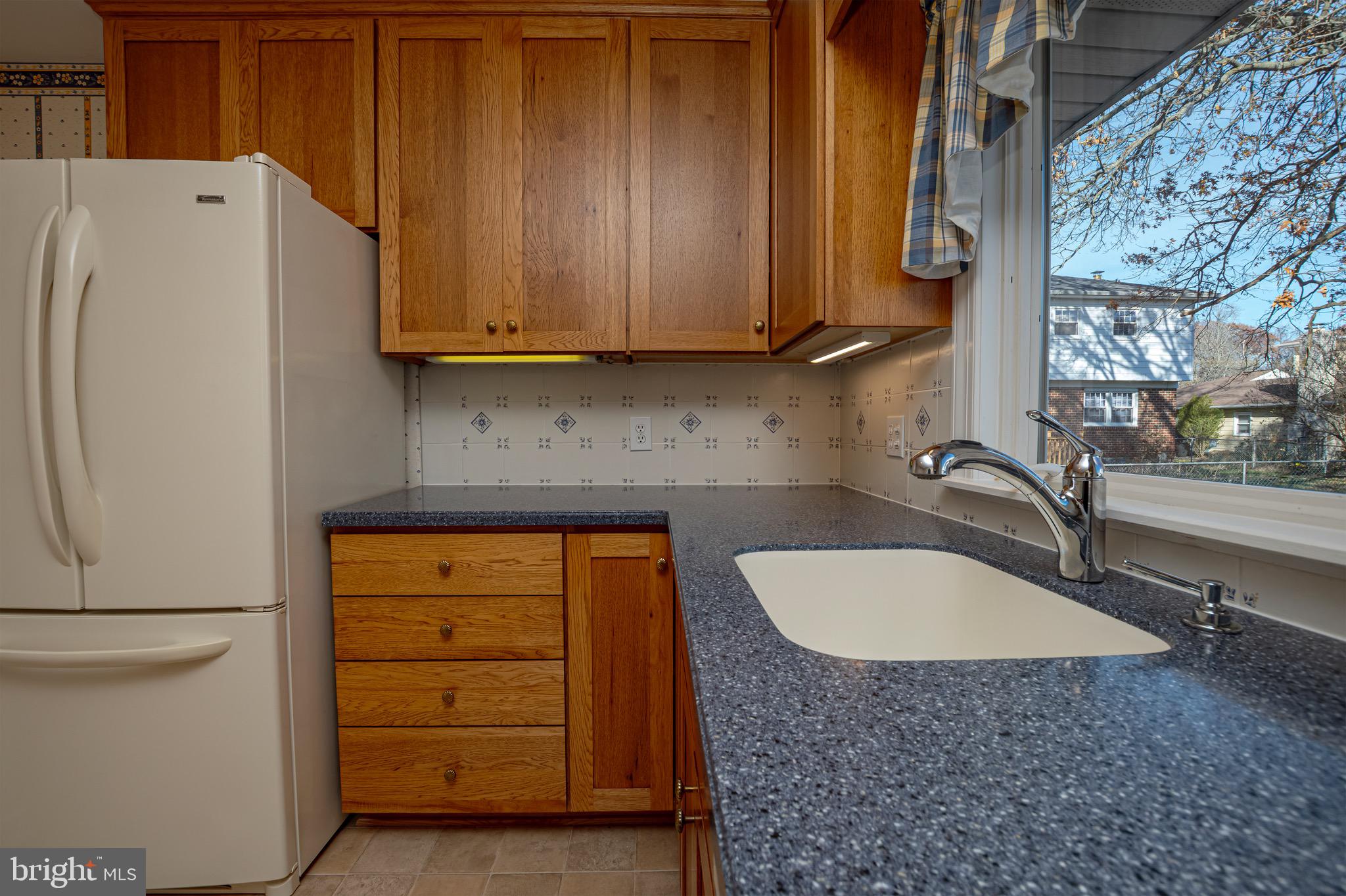 116 Autumn Horseshoe Bend Newark, DE 19702 - Photo 21 of 43 a bathroom with a granite countertop sink and a white cabinet