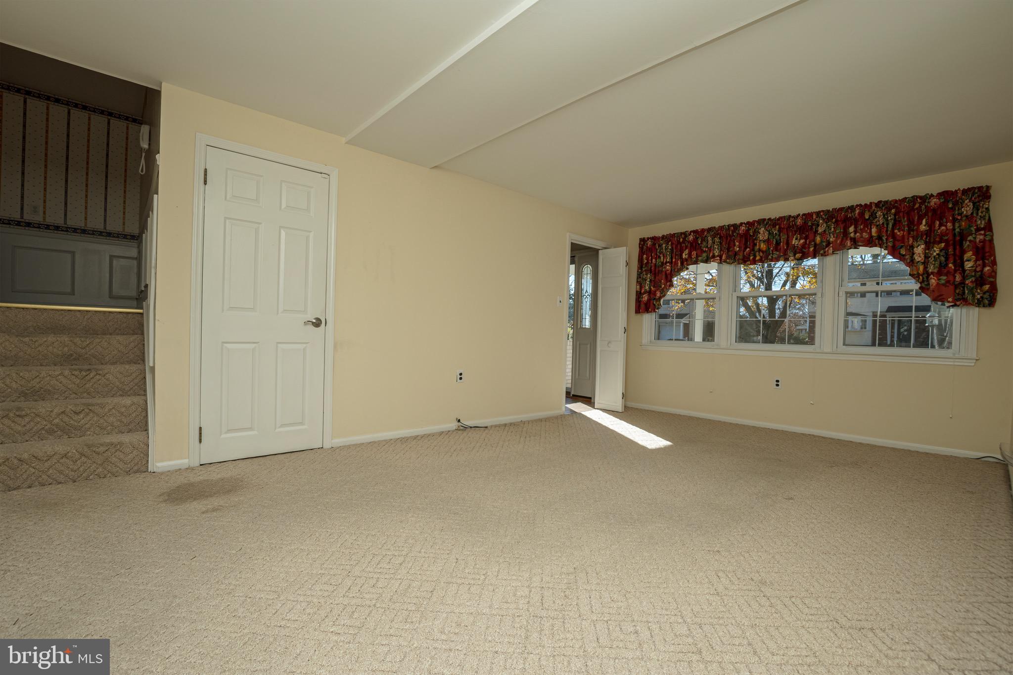 116 Autumn Horseshoe Bend Newark, DE 19702 - Photo 24 of 43 an empty room with windows