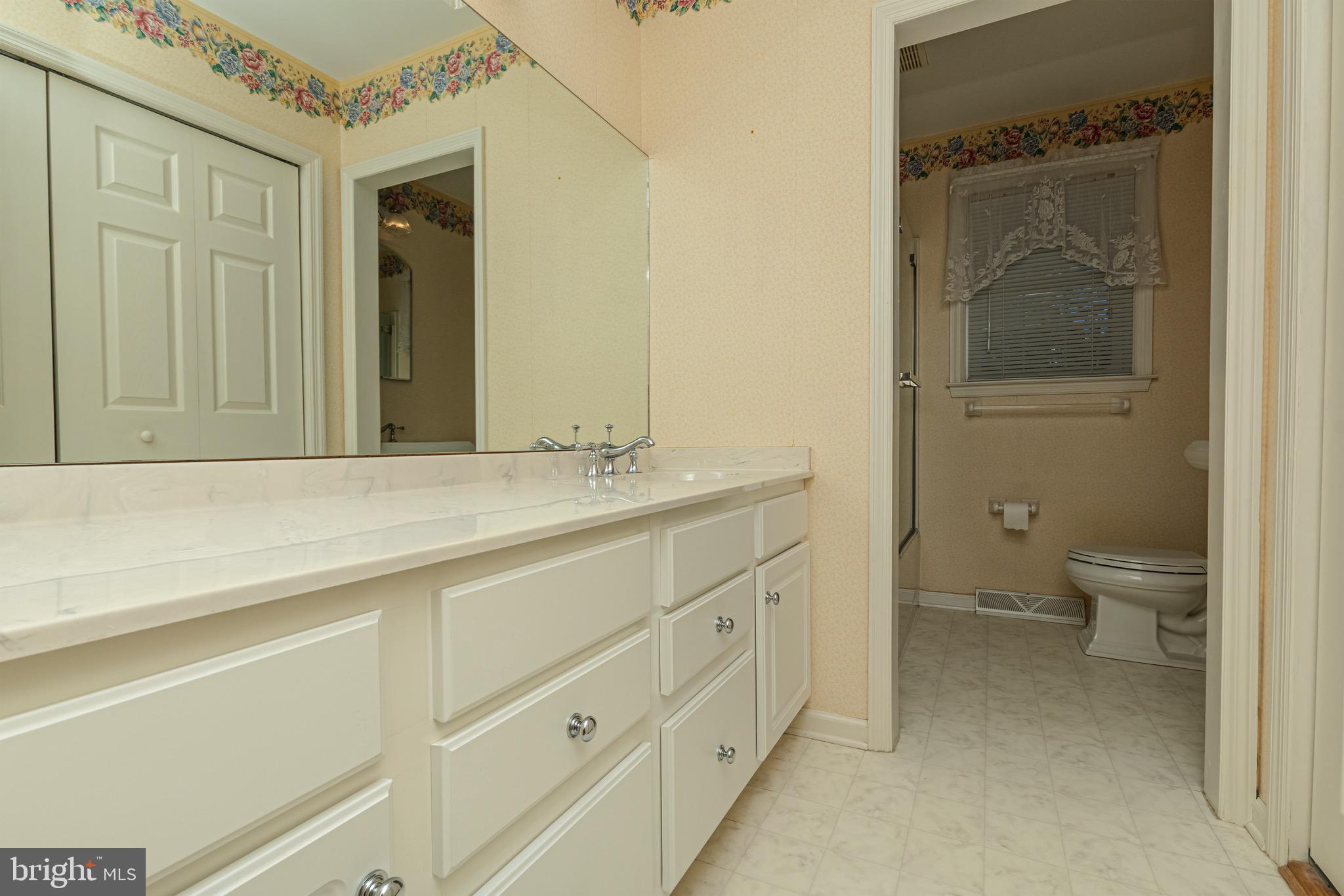 116 Autumn Horseshoe Bend Newark, DE 19702 - Photo 31 of 43 a bathroom with a sink and a toilet