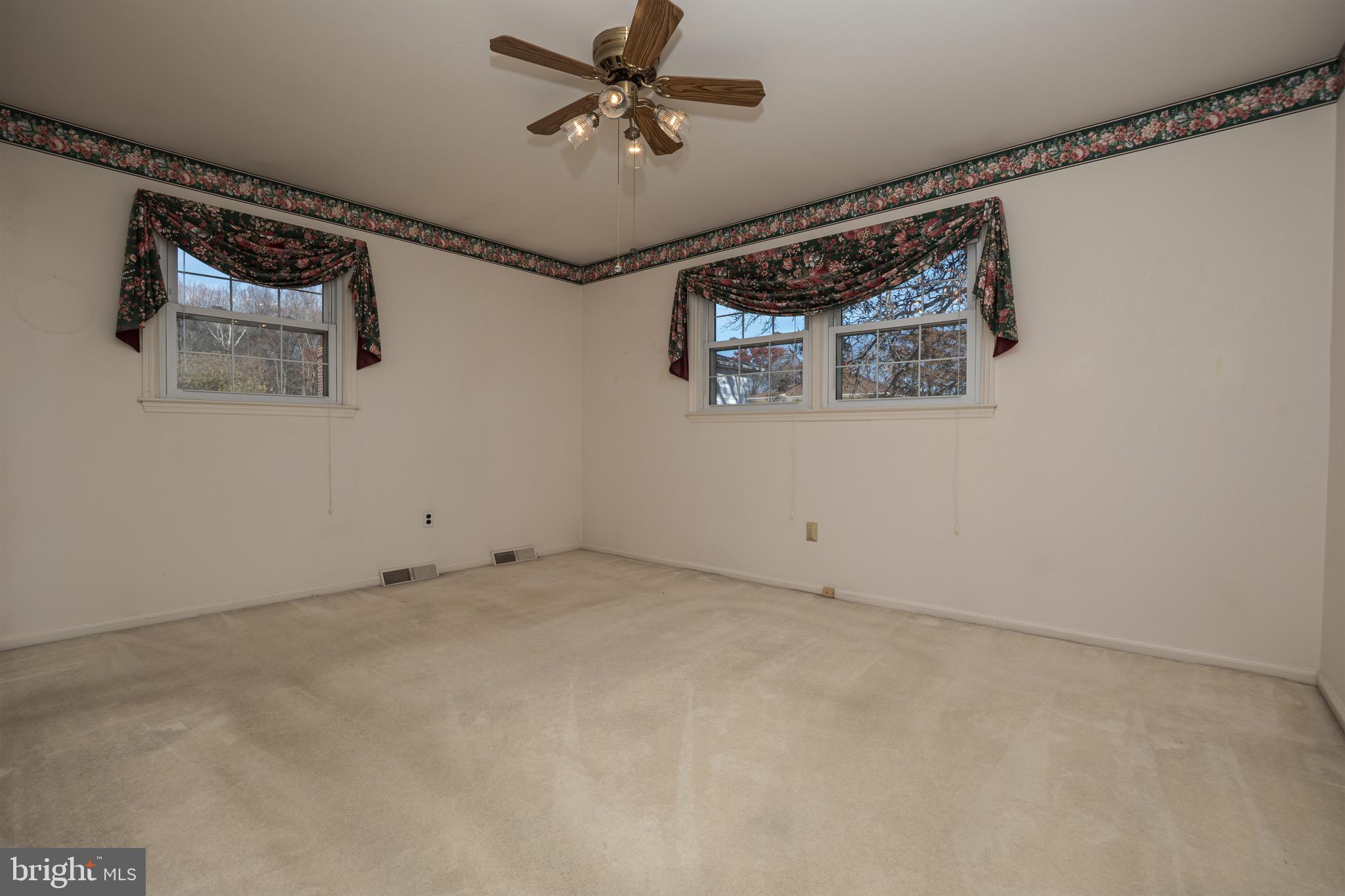 116 Autumn Horseshoe Bend Newark, DE 19702 - Photo 33 of 43 a view of a garage
