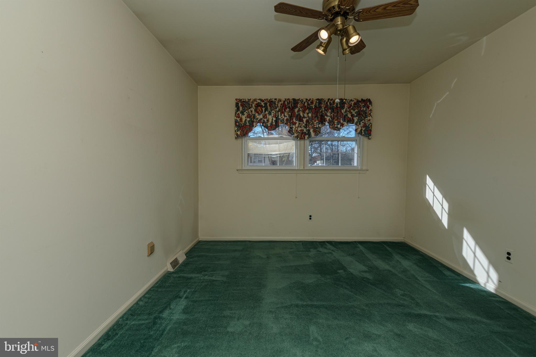 116 Autumn Horseshoe Bend Newark, DE 19702 - Photo 35 of 43 an empty room with a view of a kitchen