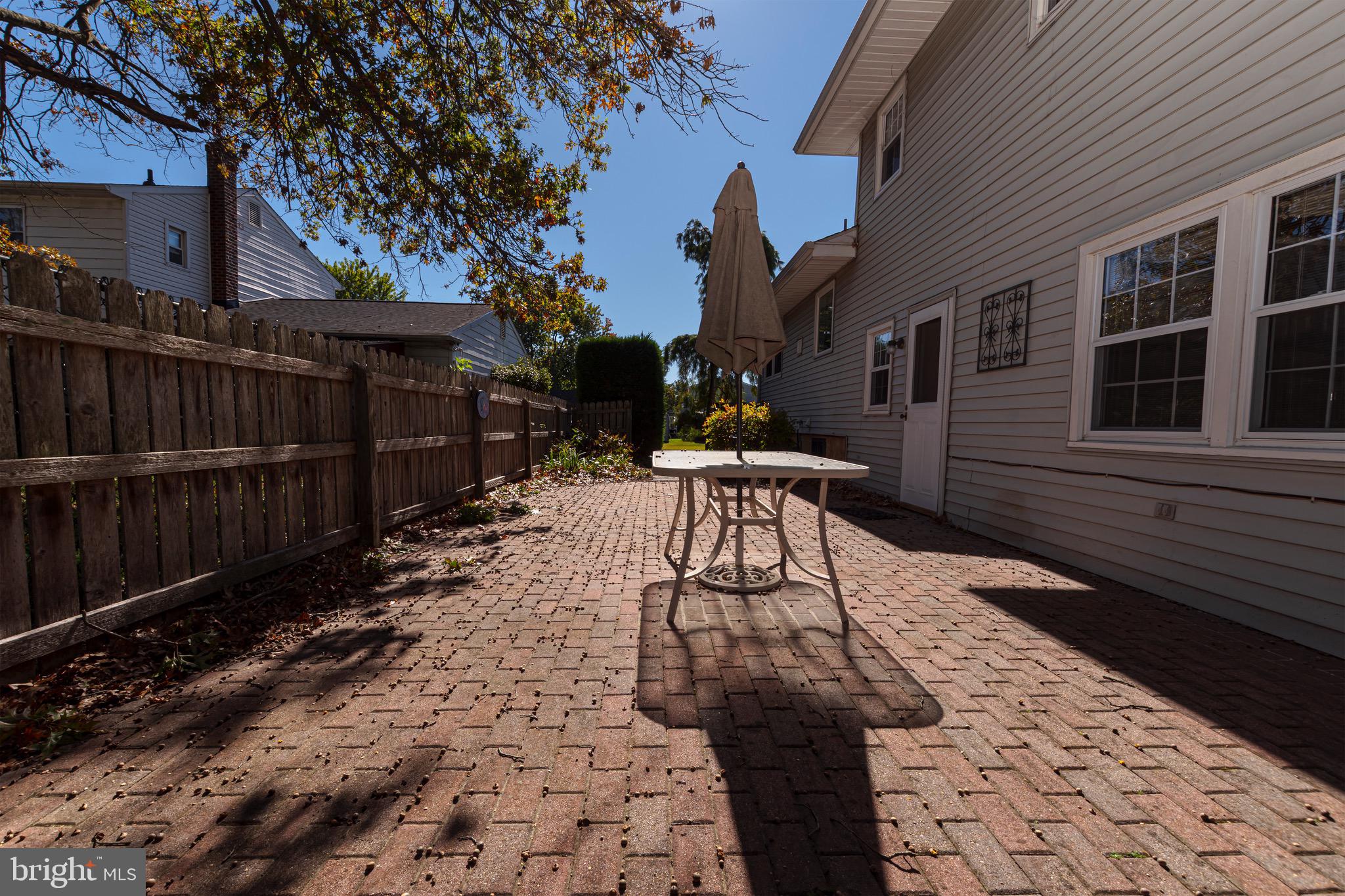 116 Autumn Horseshoe Bend Newark, DE 19702 - Photo 42 of 43 a view of a patio with table and chairs and wooden fence