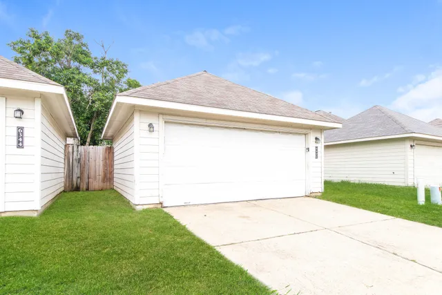 $1,730 | 6402 Mountain Pines Lane, Katy, TX 77449