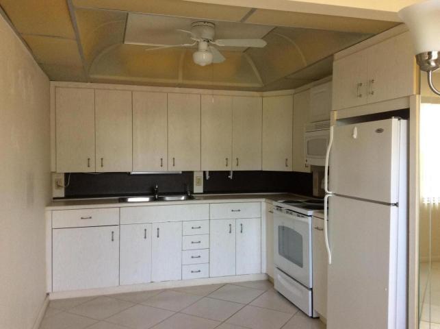 4053 Hythe A Boca Raton, FL 33434 - Photo 2 of 20 Kitchen