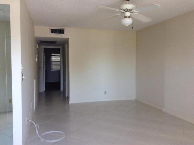 4053 Hythe A Boca Raton, FL 33434 - Photo 4 of 20 Living Room