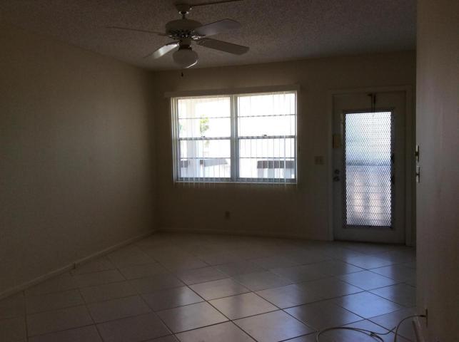 4053 Hythe A Boca Raton, FL 33434 - Photo 5 of 20 Living Room