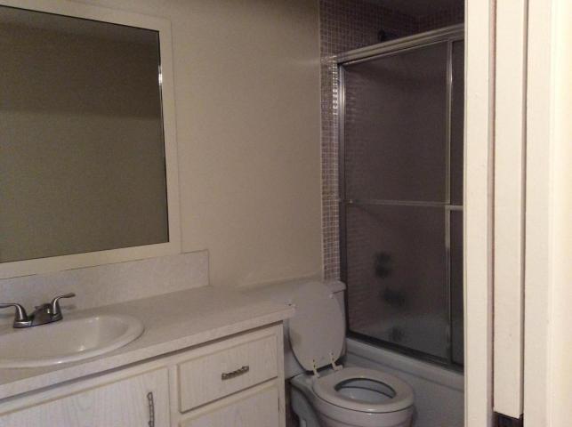 4053 Hythe A Boca Raton, FL 33434 - Photo 9 of 20 Main Bathroom