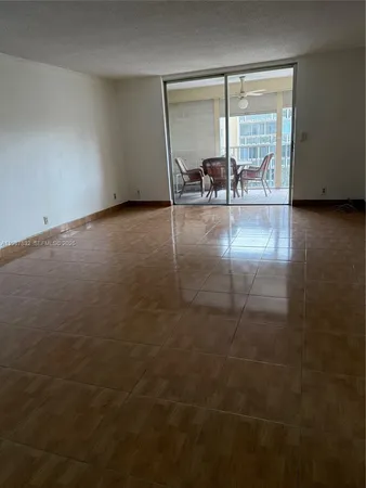 $2,100 | 620 Northeast 12th Avenue, Unit 408, Hallandale Beach, FL 33009